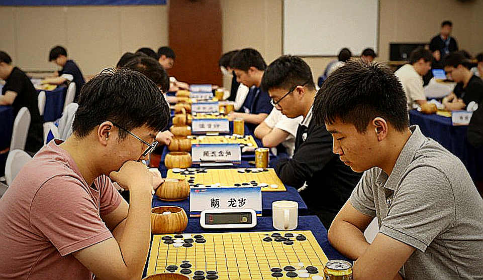 एक हेडलाइन, दो खबरें: FIDE अध्यक्षता के ग़लत दावे और FRITZ 20 के विज्ञापन का प्रोवेनेंस ऑडिट