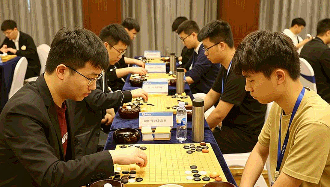 ChessBase Magazine #225 का ऑडिट: 27 मिनिएचर, चार एनोटेटर और एक साल जो रिलीज़ पेज पर नहीं लिखा